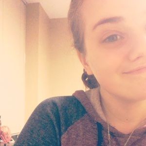 Meet your Posher, Abigail